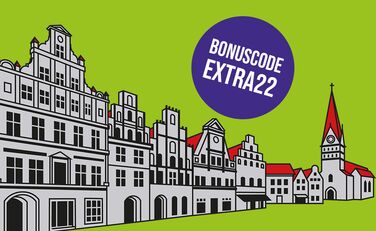 Illustration der Häuser am Sande mit "Bonuscode Extra22" im runden Button